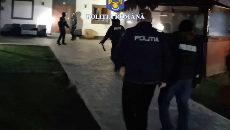 perchezitii-mascati-politie-politisti