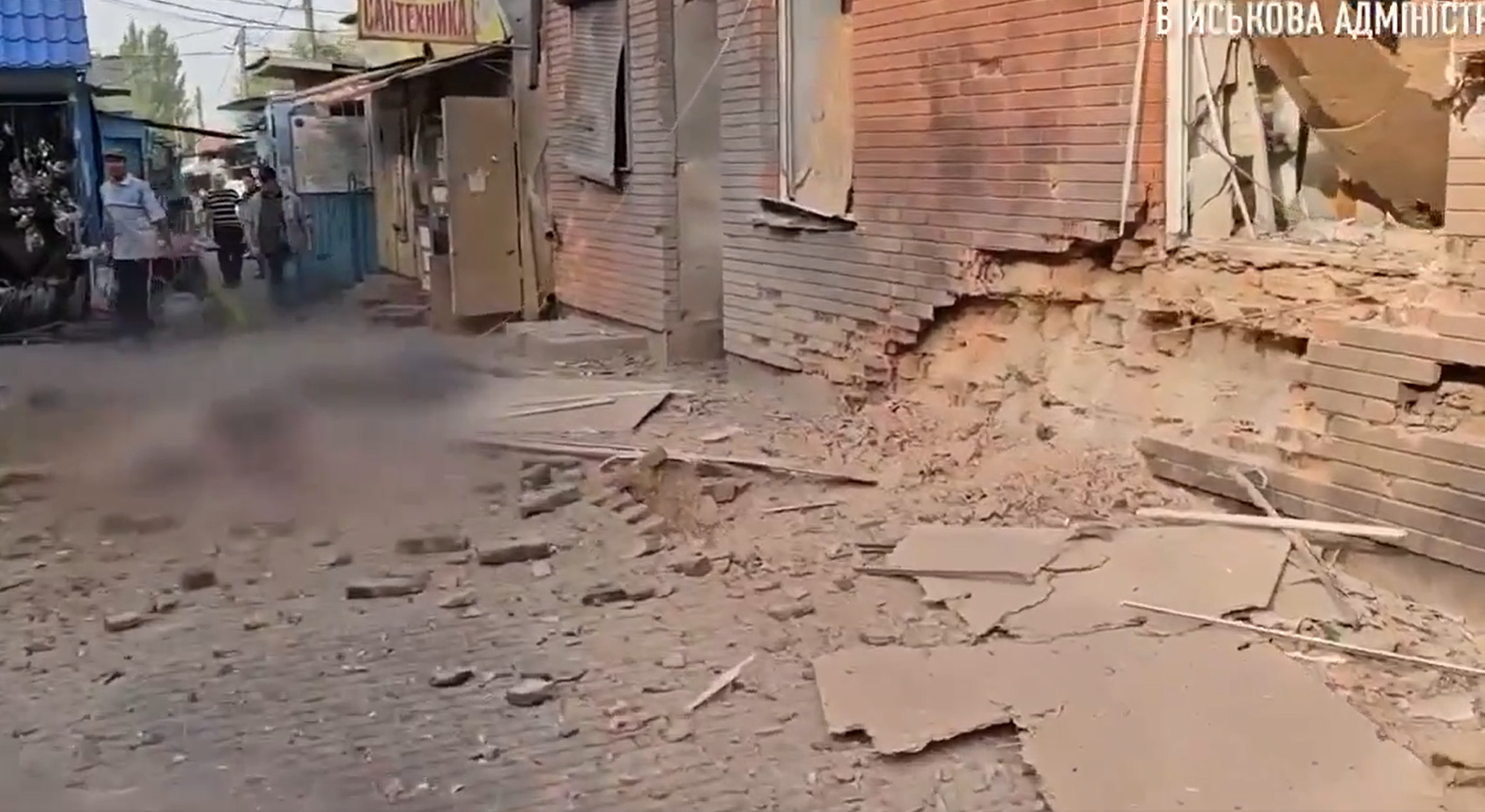 Bombardamente rusești asupra unei piețe din centrul orașului Herson. Cel puțin șapte morți