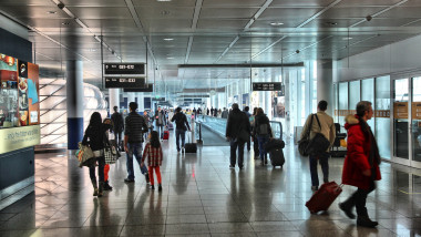 Munich,,Germany,-,April,1,,2014:,Travelers,Walk,To,Gates