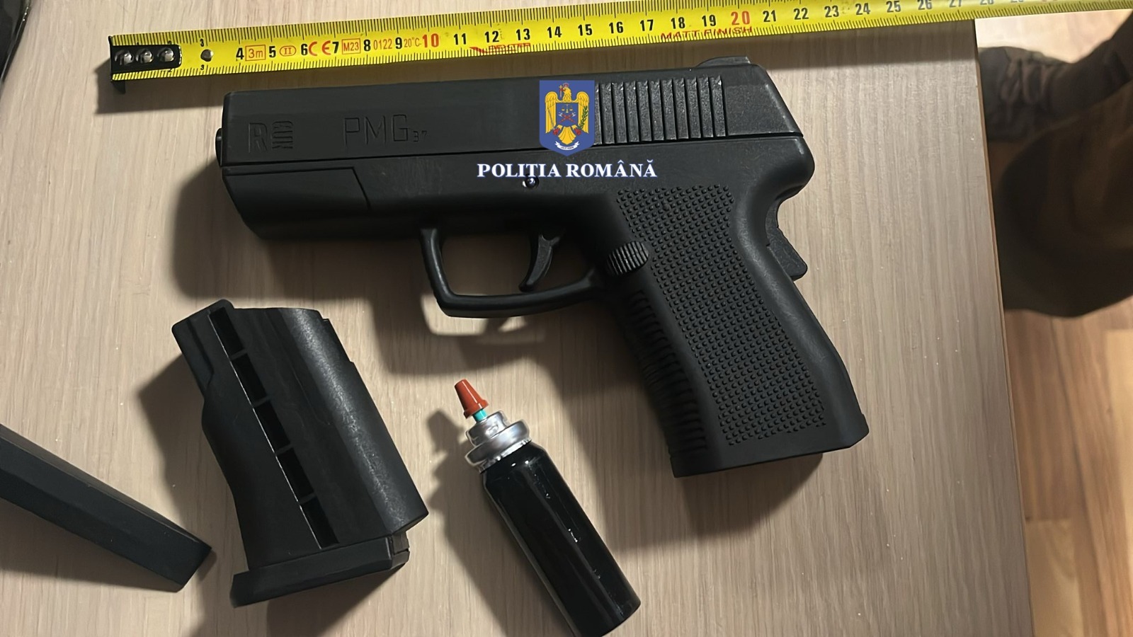 Amenințări cu arma într-o patiserie din Cluj. Patru bărbați au fost reținuți de polițiști