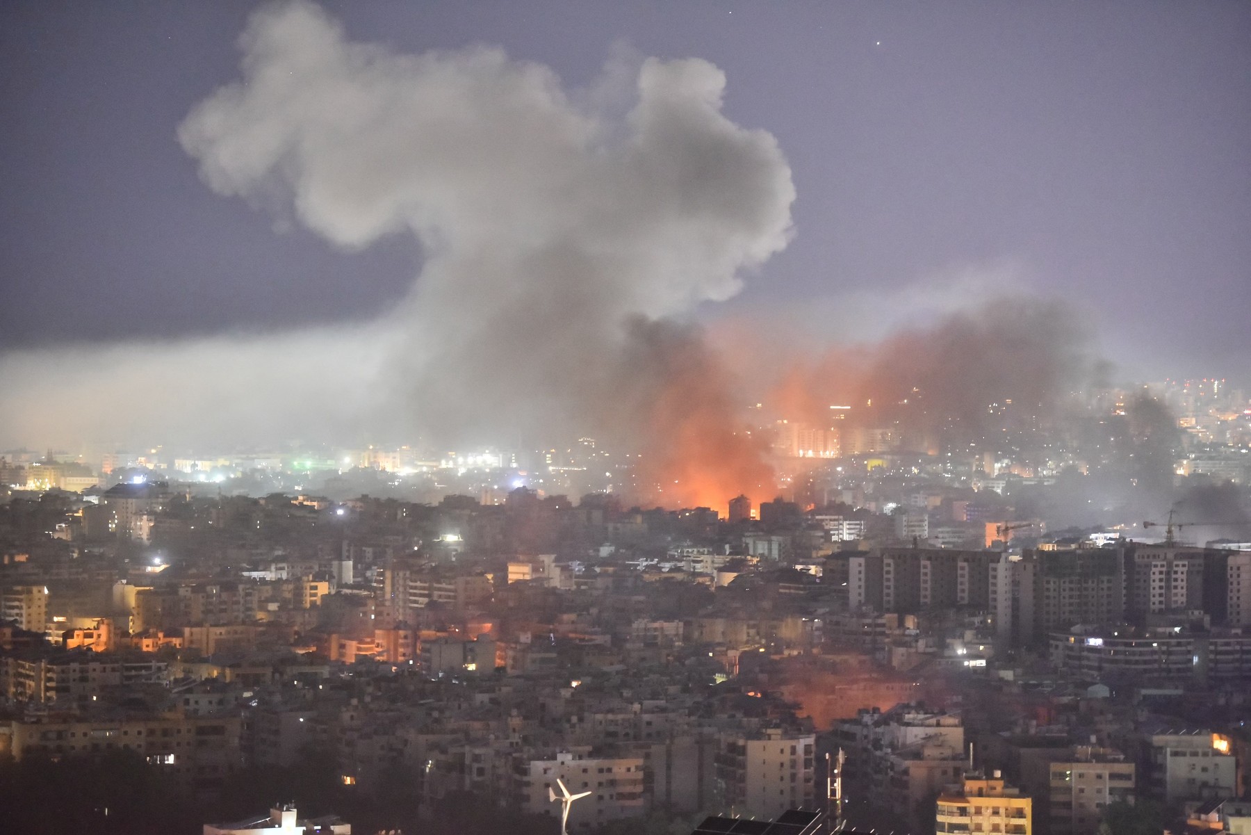 Explozie uriașă în centrul Beirutului: șase morți după un raid israelian „precis” asupra unui centru medical al Hezbollah