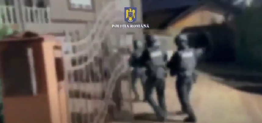 Ce  au găsit polițiștii la perchezițiile din Țăndarei. 17 persoane au fost duse la audieri