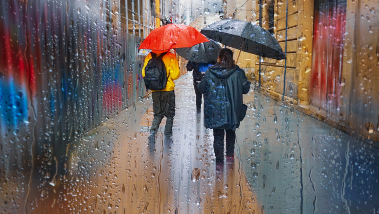 People,With,An,Umbrella,In,Raining,Days,,Bilbao,,Basque,Country,