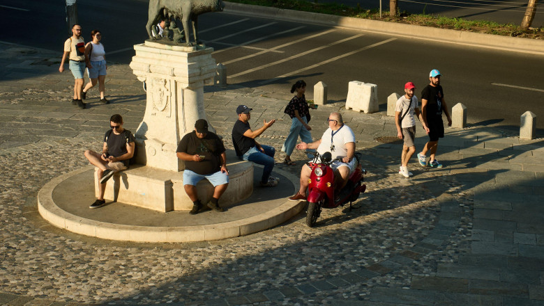 Bucharest, Romania. 22nd July, 2024: The Capitoline Wolf Statue located in front of the Bucharest Store where people wait to sign "The enrolment contract in the Simion plan", during a presidential campaign action of George Simion, the candidate from the r