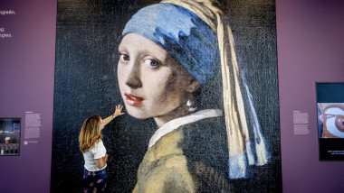 „Fată cu cercel de perlă” („Fata cu turban”), în Muzeul Mauritshuis din Haga.