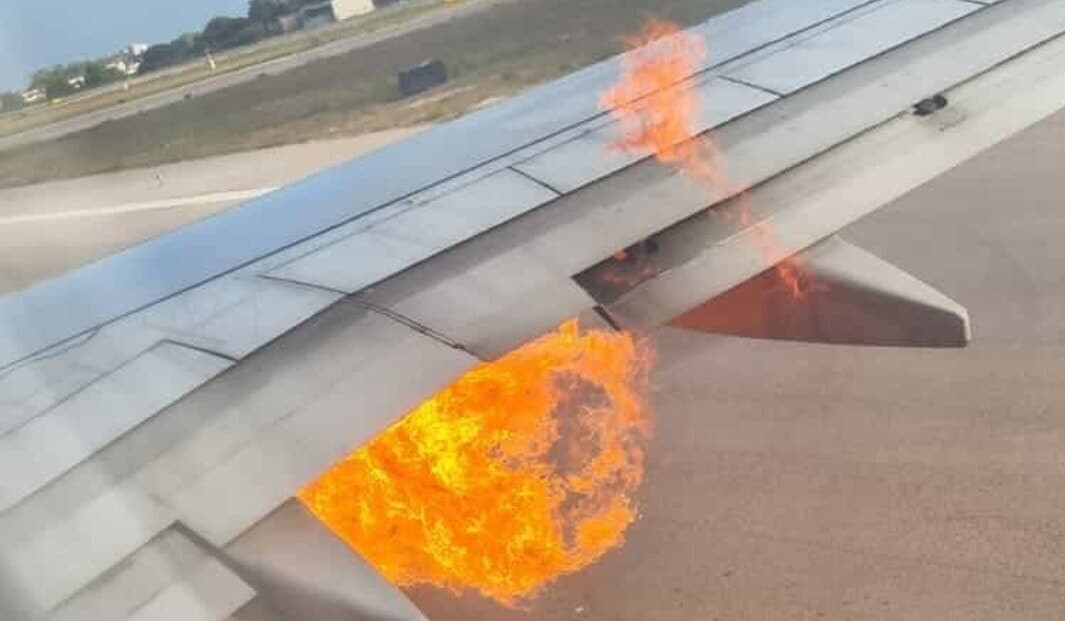 Un avion Ryanair a luat foc înainte de decolarea de pe un aeroport din Italia