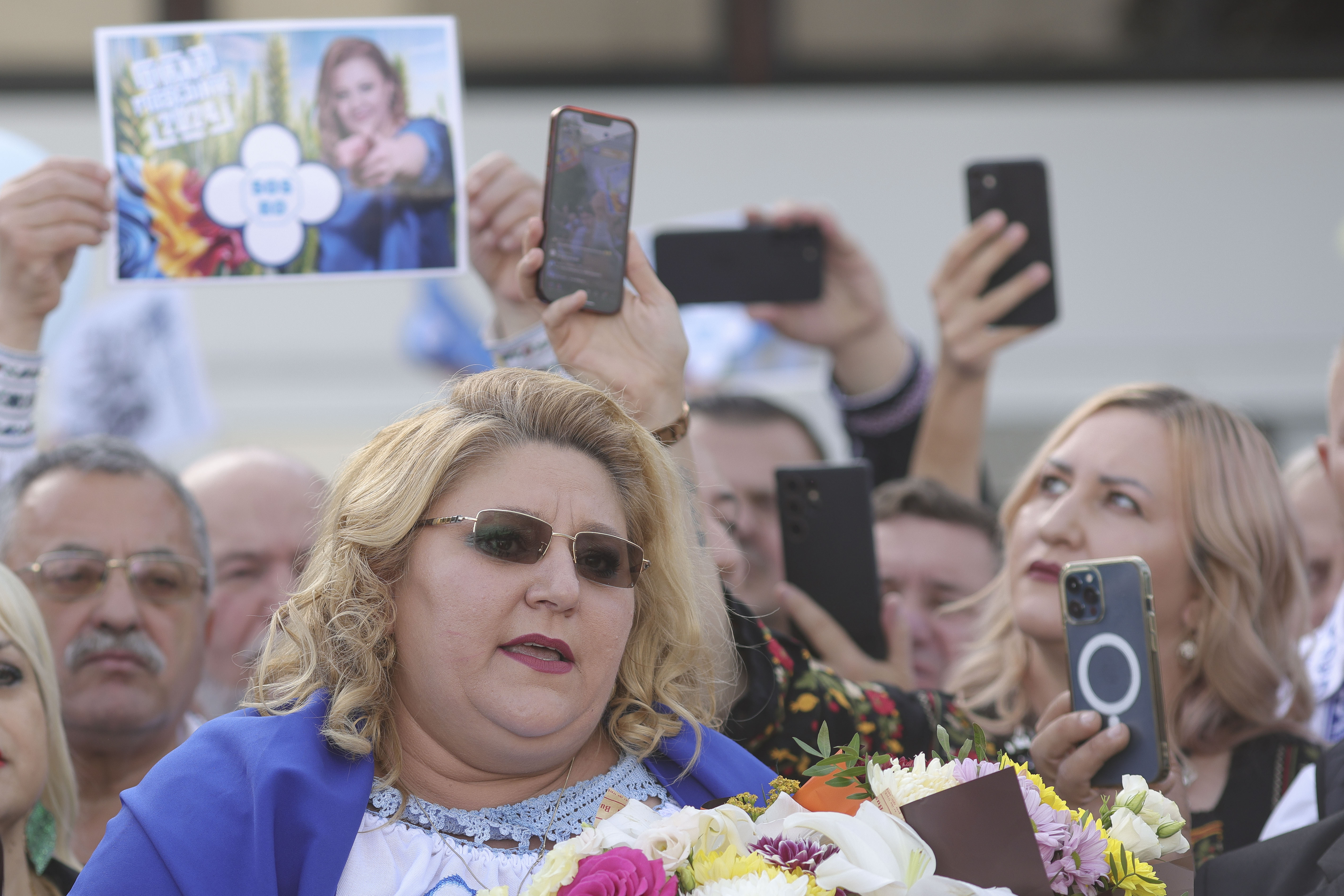 Șoșoacă și-a depus candidatura și semnăturile la BEC, cu declarații șocante. „Îi rog pe copii, pe tineri, să se joace de-a Șoșoaca”