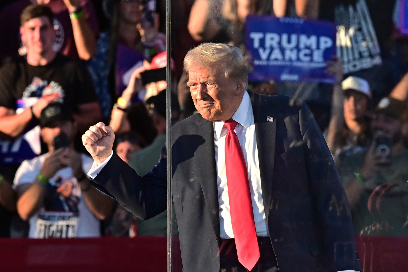 Alegeri în SUA: Ce domenii cheie ale politicii americane ar urma să fie influențate dacă va câștiga Donald Trump (Axios)