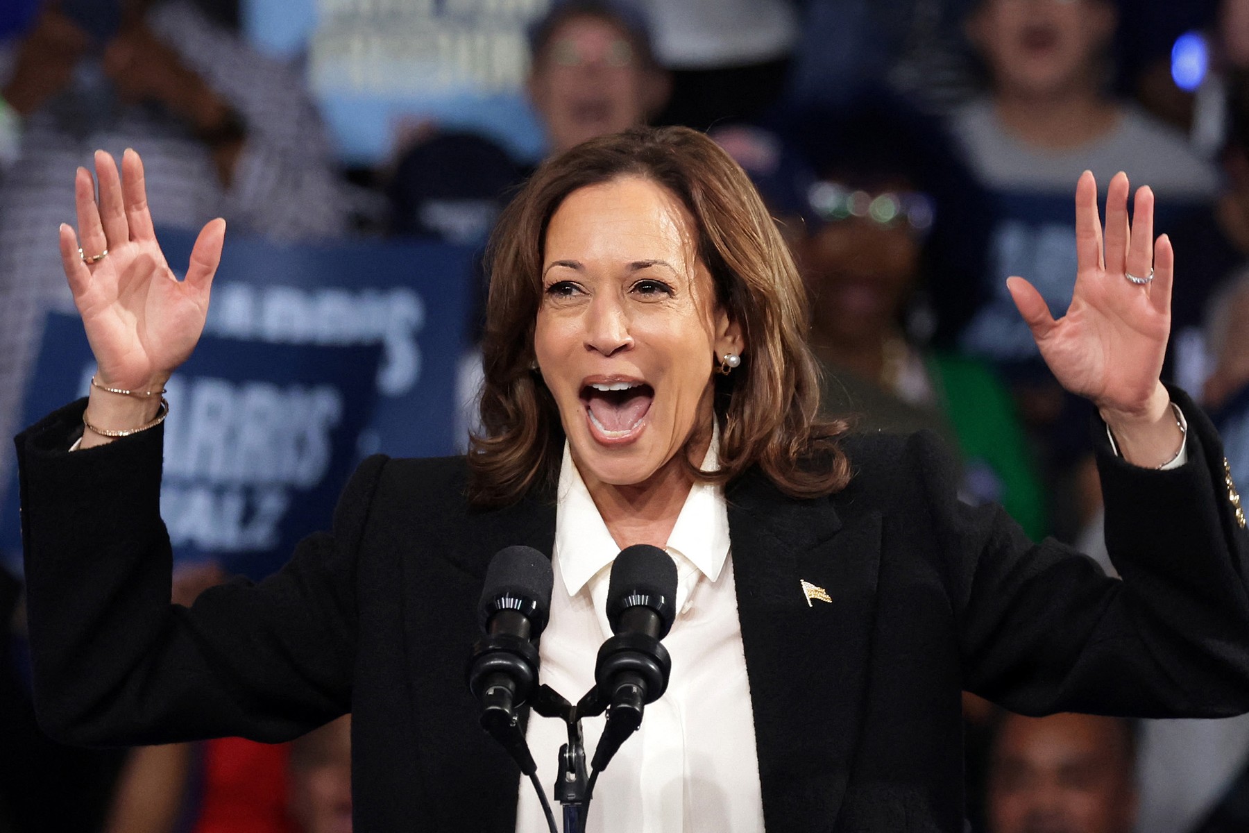 Kamala Harris are dificultăţi să convingă alegătorii latino şi afroamericani, arată un sondaj. Cifre mai proaste decât ale lui Biden
