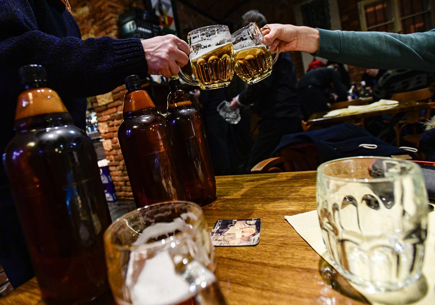 Tururile ghidate din bar în bar vor fi interzise în Praga pe timpul nopții din cauza turiștilor care se îmbată și fac scandal