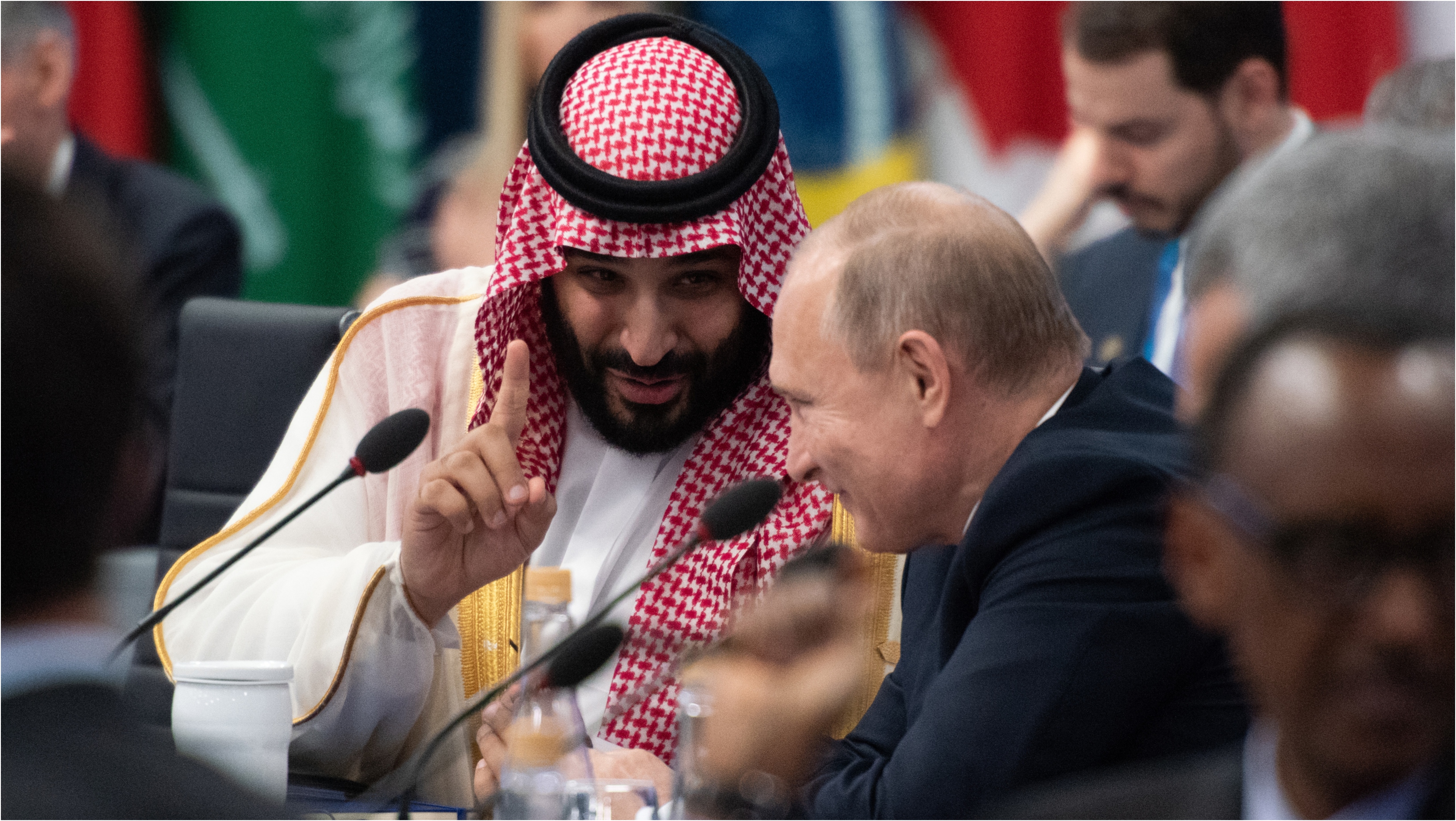Războiul din umbră care ar putea arunca Rusia într-o criză economică. Arabia Saudită amenință că va inunda piața cu petrol
