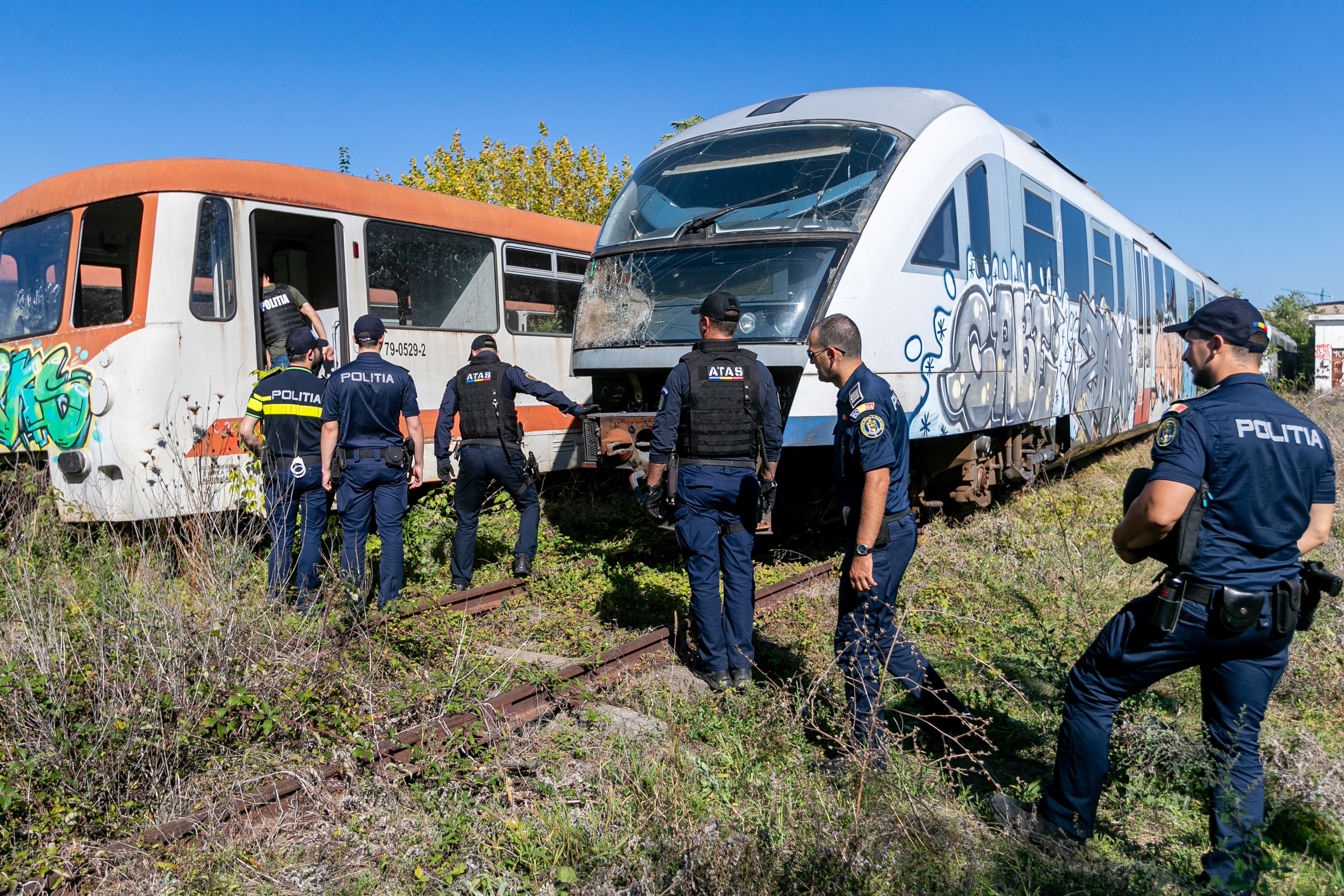 Zeci de tineri s-au electrocutat, iar unii au murit, în ultimii ani, în zonele de cale ferată, după ce au ignorat avertismentele CFR