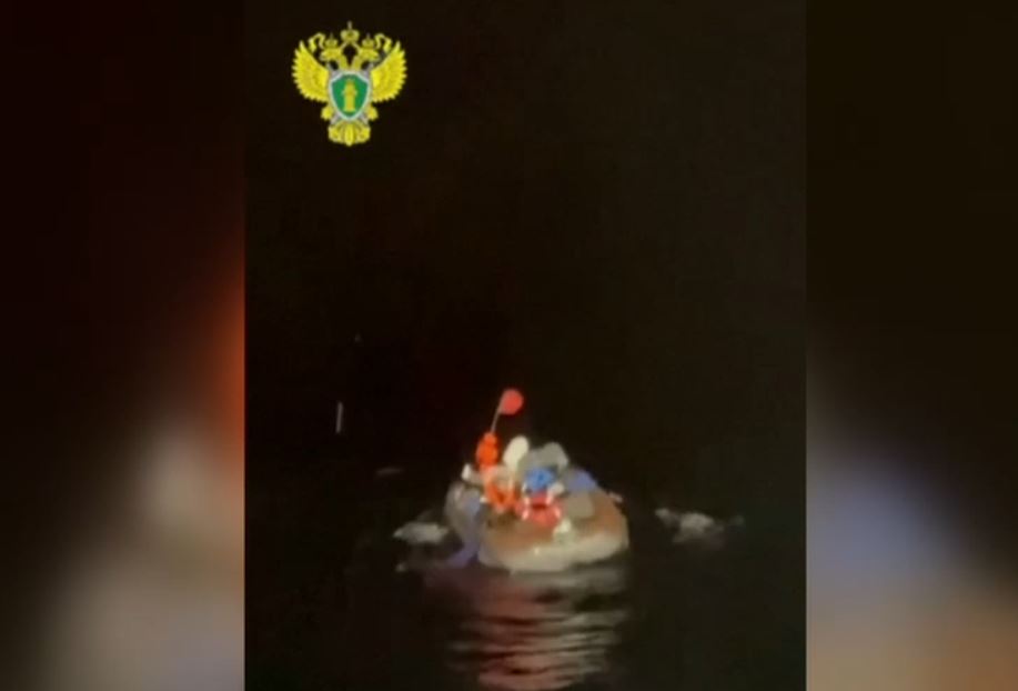 Supraviețuire miraculoasă în Pacific: Un rus a fost găsit în viață, după ce a plutit în derivă două luni. Fratele și fiul său au murit