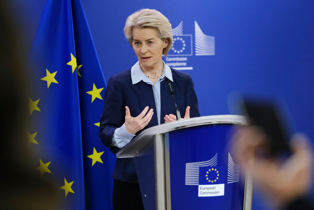 Comisia Europeană vrea o nouă legislație care să ducă la creșterea deportărilor migranților ilegali
