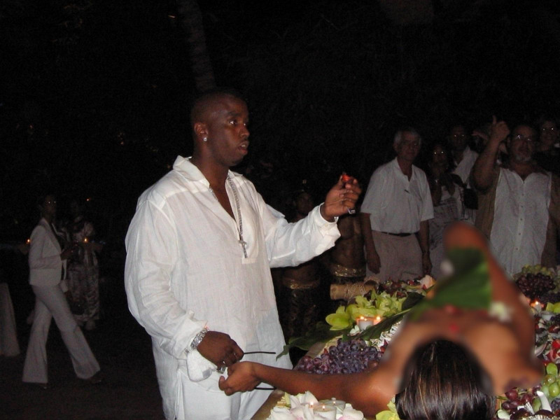 Petrecere „White Party” din 2004, organizată de „P. Diddy”