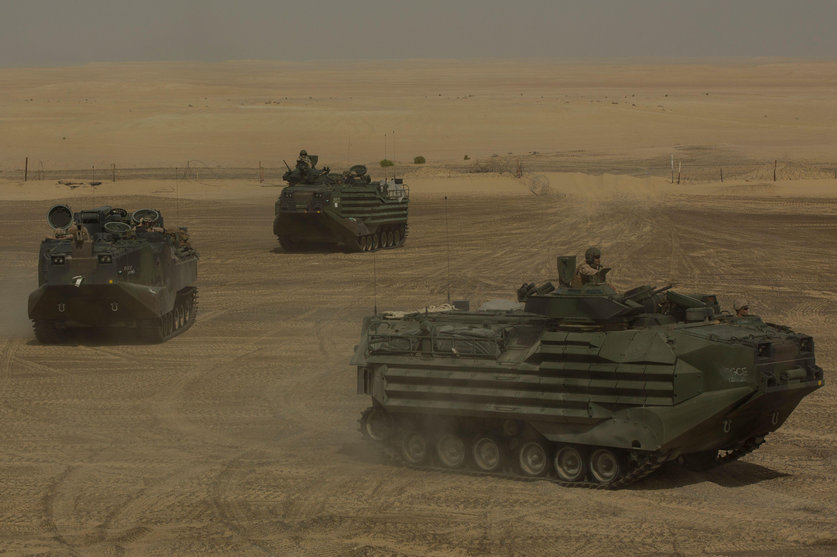Conducerea Parlamentului aprobă achiziția a 44 de vehicule amfibii din inventarul Infanteriei Marine a SUA pentru armata română