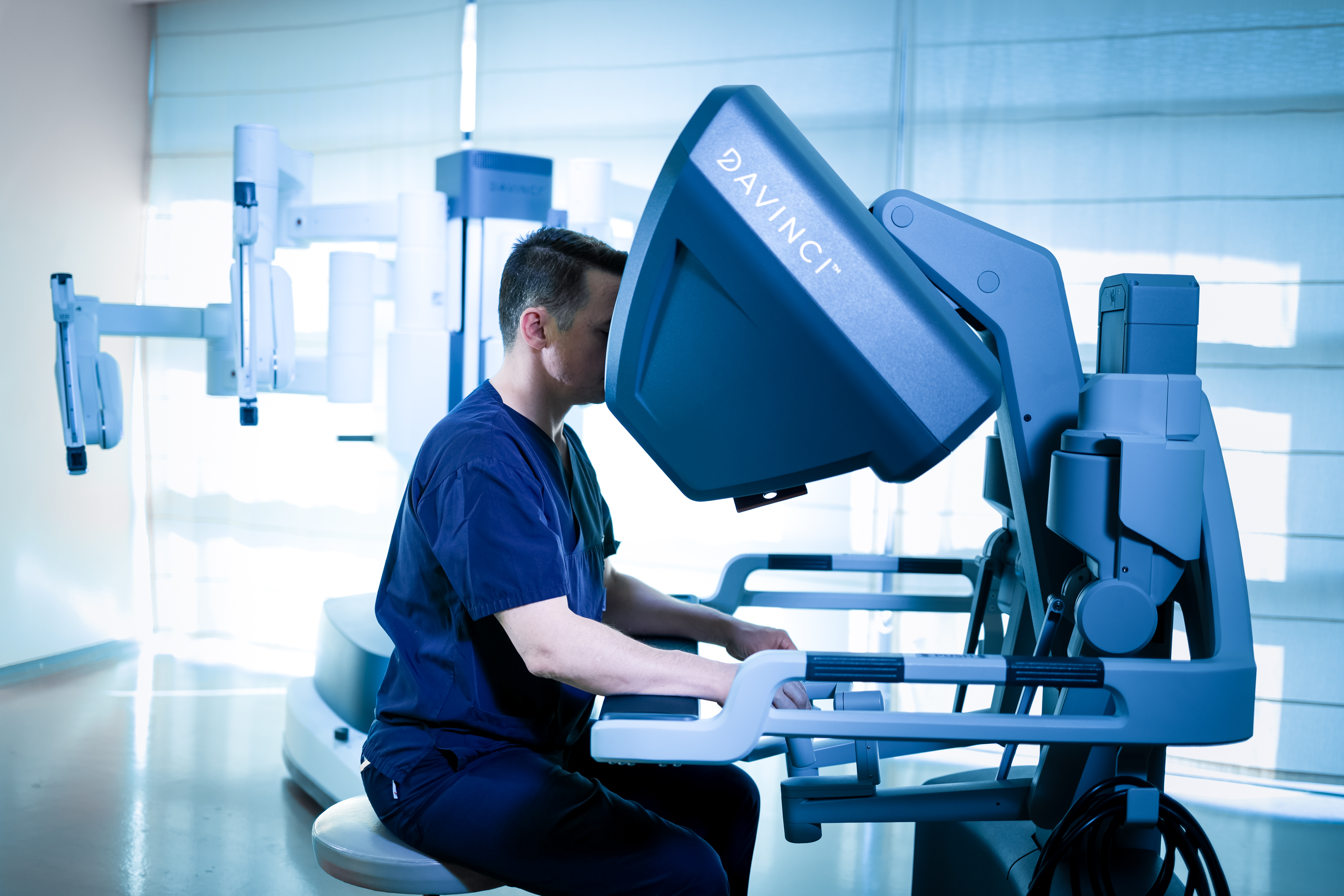MedLife își consolidează poziția pe segmentul de chirurgie robotică și anunță achiziția a doi noi roboți da Vinci