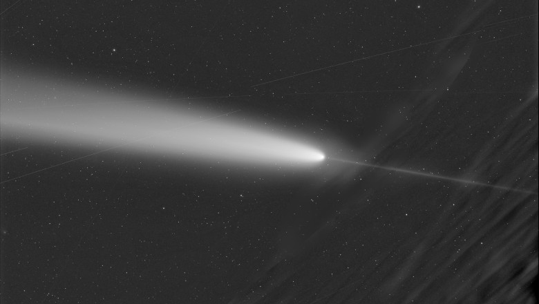 cometa cu anti-coada fotografiata in spatiu