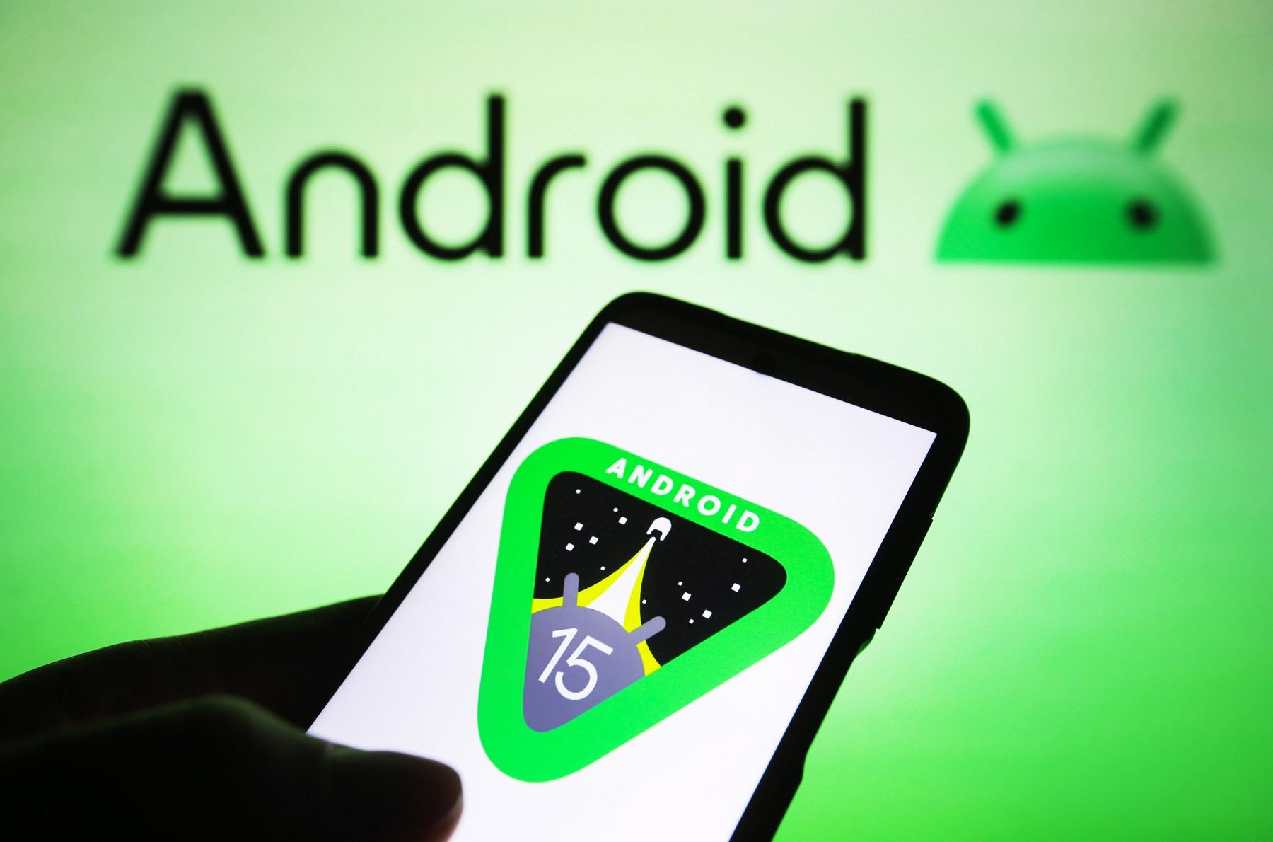 Google a lansat oficial Android 15. Cine primește acest update și cu ce noutăți vine