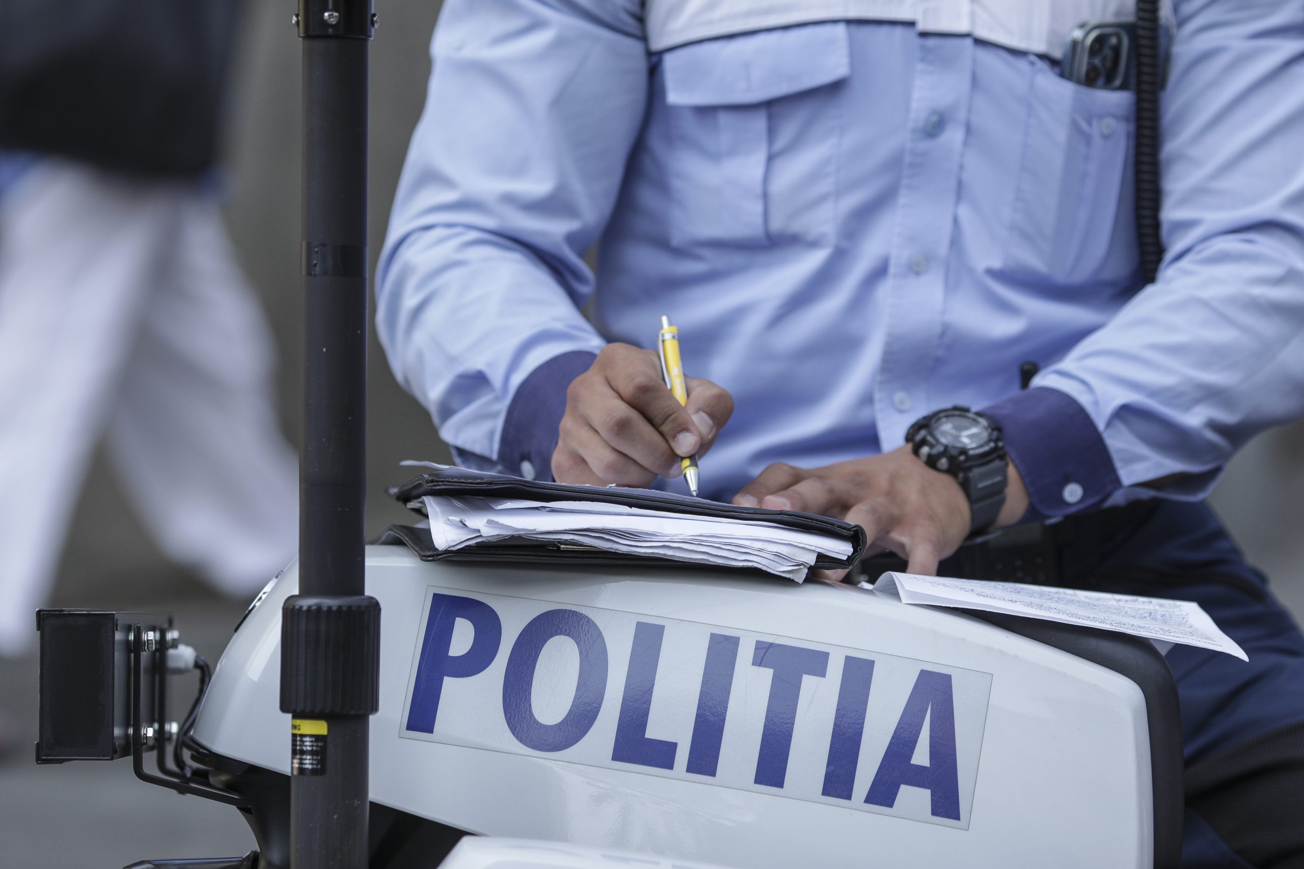 O judecătoare din București a sunat la 112 reclamând că a fost agresată de soţul ei. Bărbatul este poliţist