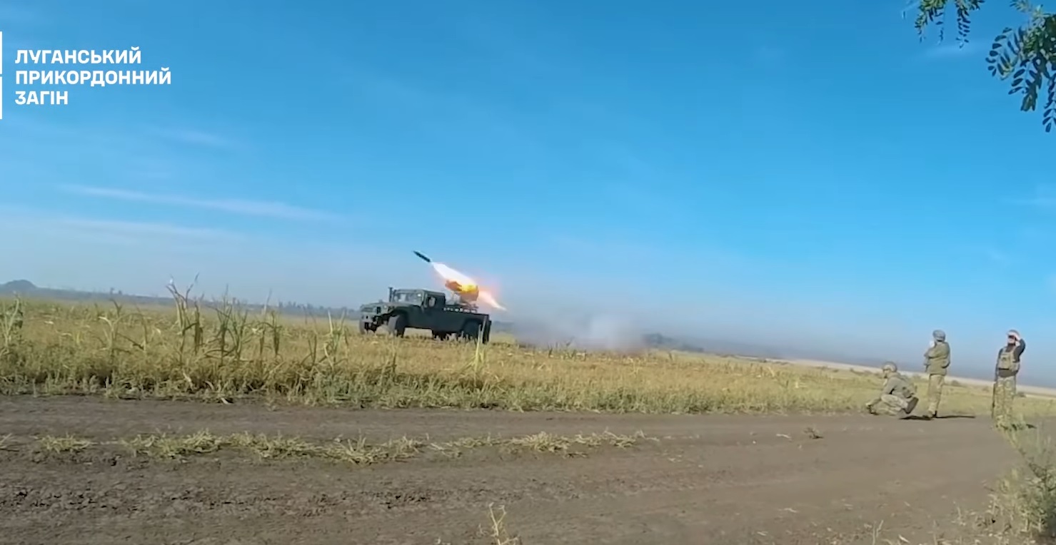 Filmări spectaculoase din Ucraina cu un sistem de rachete RAK-SA-12 în acțiune. Sistemul croat e montat pe un Humvee american