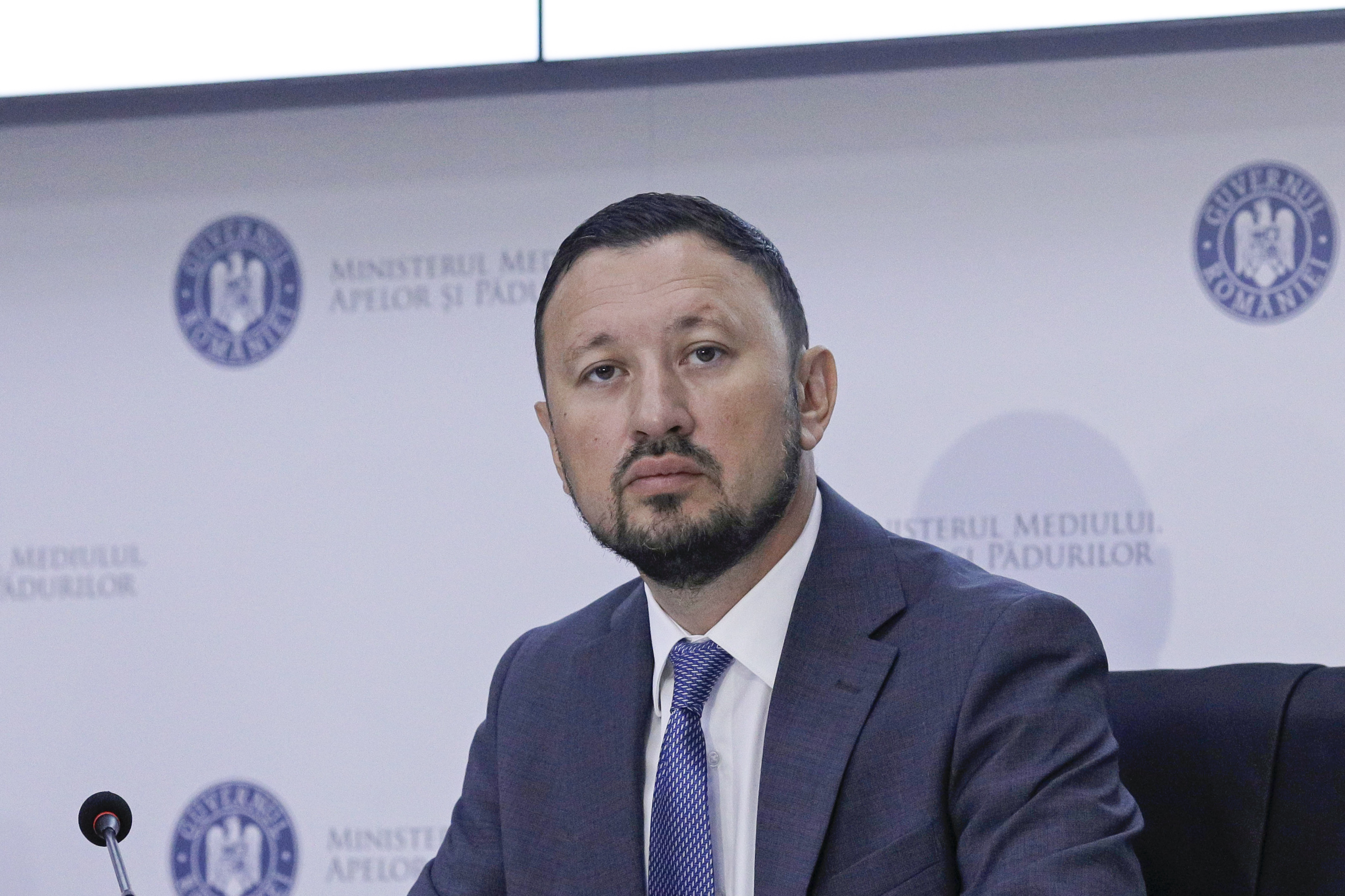 Fechet: Căutăm o sursă de finanţare pentru a atrage o foarte mare investiție de procesare a sticlei în România