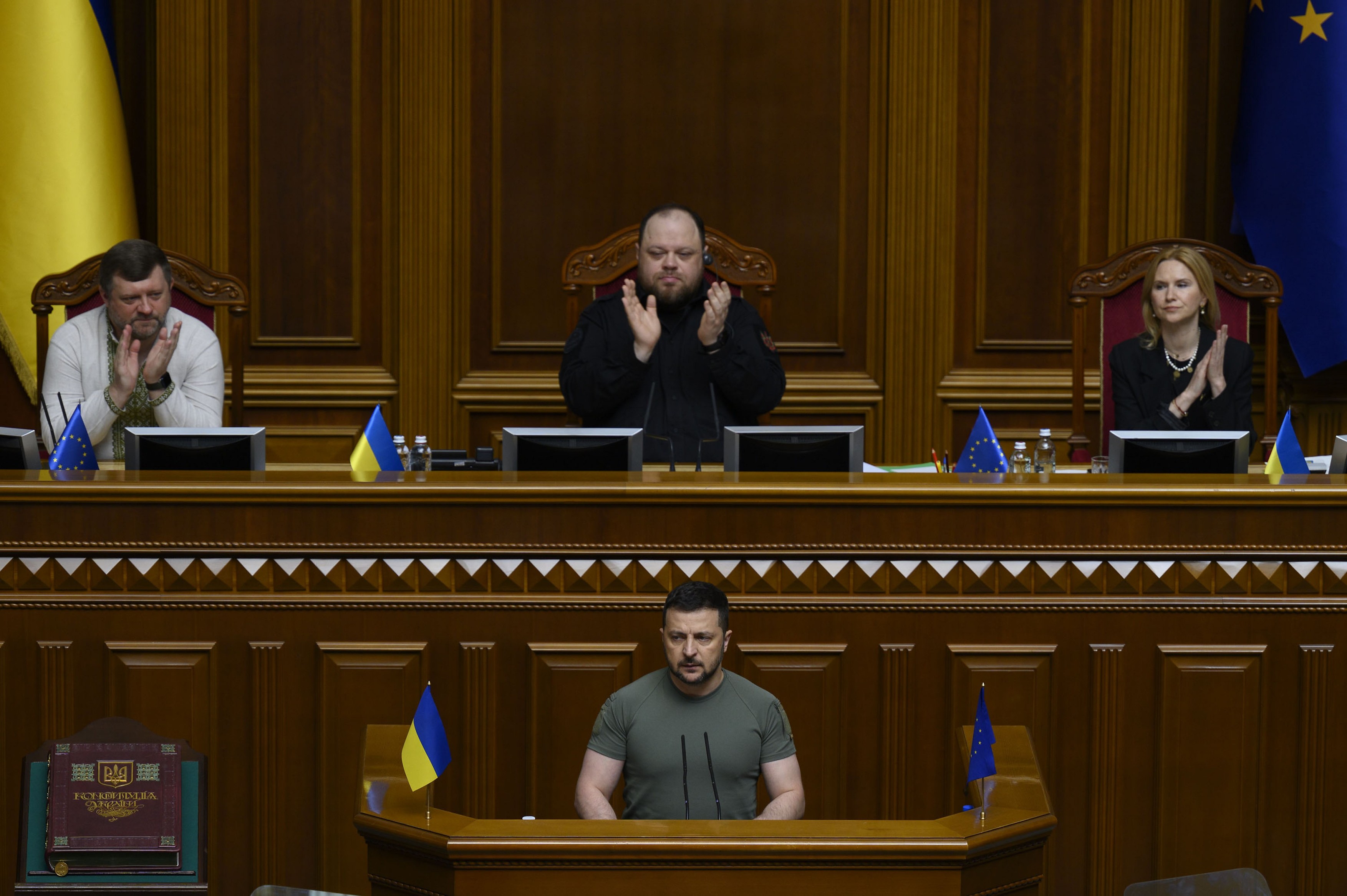 Zelenski a prezentat „planul victoriei” deputaților ucraineni. „Rusia trebuie să piardă războiul”
