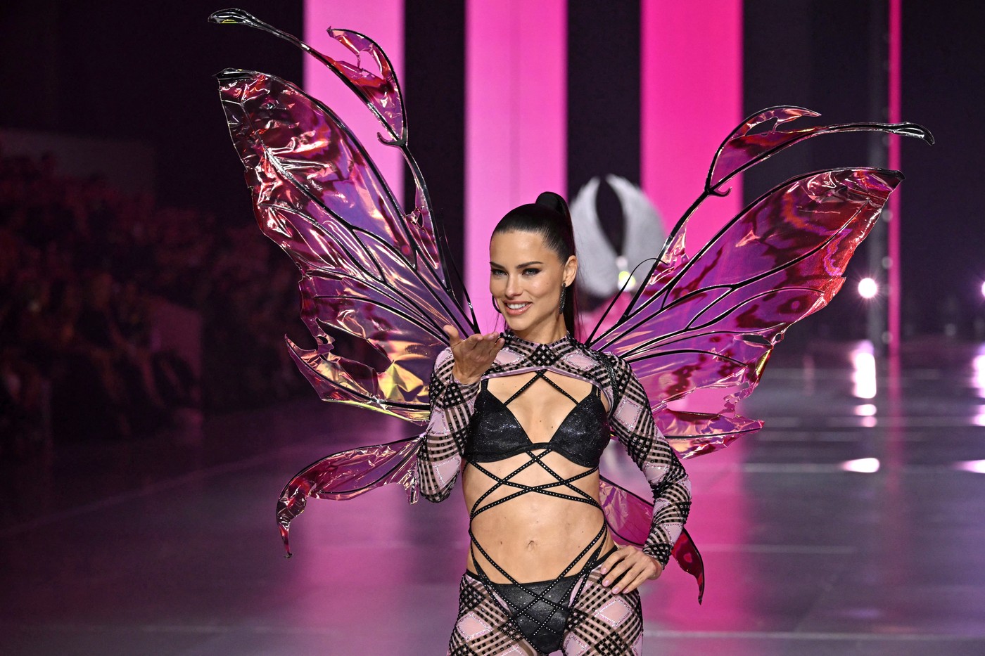 6 ANRI サラ・ケイ I've got a secret 10cm Îngerii” Victoria's Secret, din nou pe scenă după 6 ani. Imagini