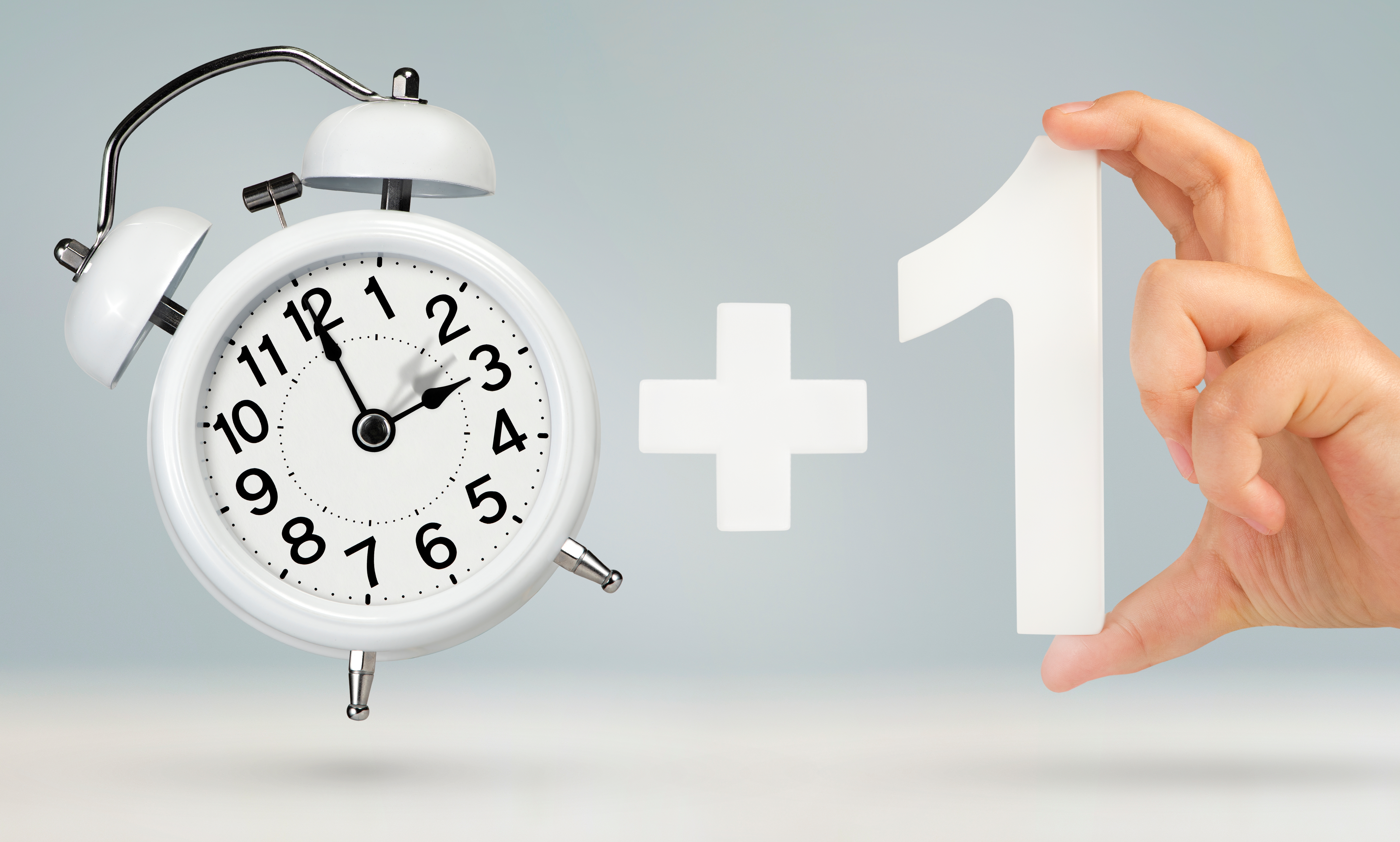 Noaptea din octombrie când se dă ceasul înapoi. Trecem la ora de iarnă 2024. Ar putea fi ultimul an când se mai schimbă ora în România