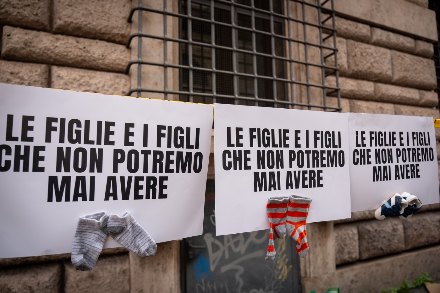 Lege dură a Guvernului Meloni: Pedepse cu închisoarea și amenzi uriașe pentru italienii care caută mame surogat în străinătate