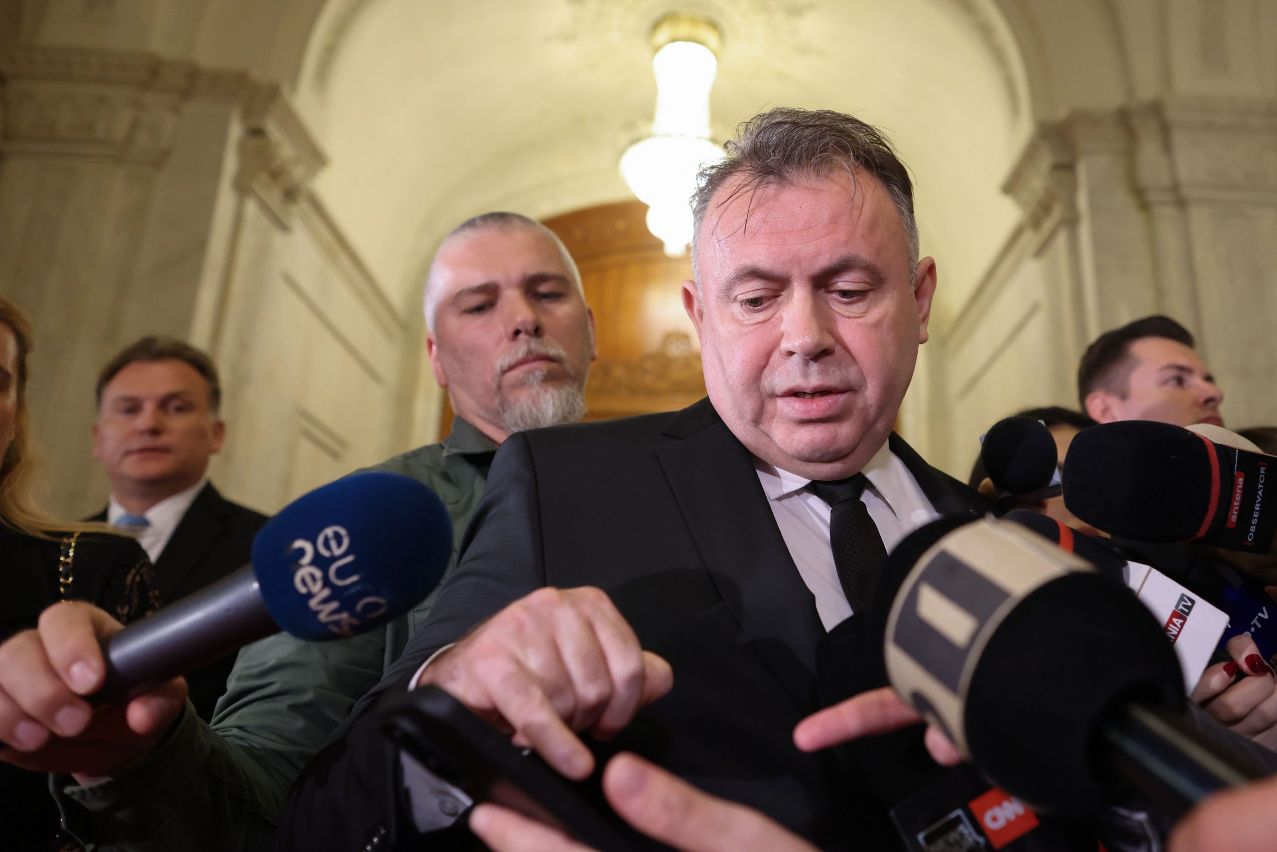 Percheziții DNA în cabinetul lui Nelu Tătaru de la Spitalul din Huși. Medicul este cercetat penal într-un dosar de luare de mită