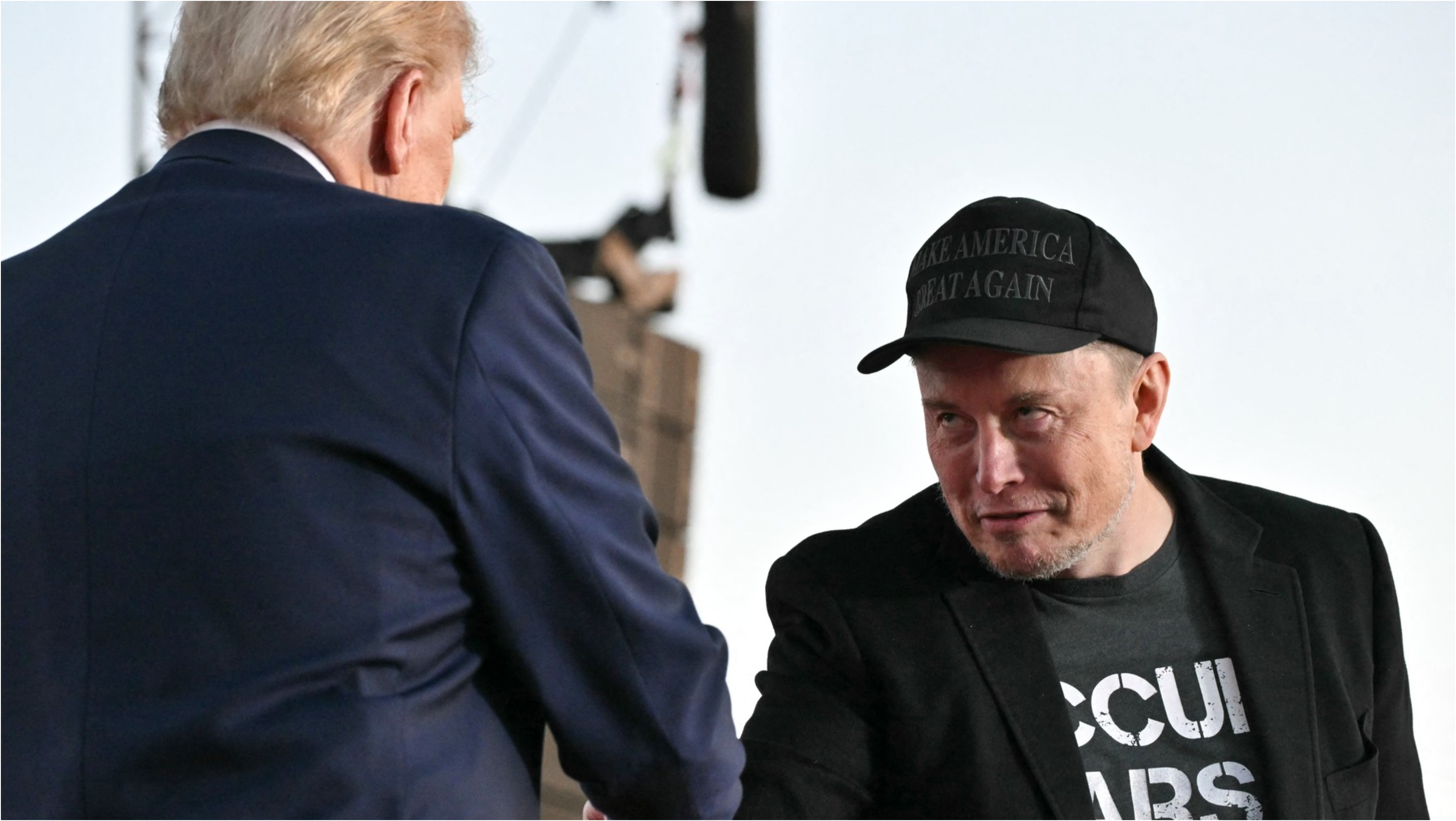 Cine sunt miliardarii care au pompat milioane de dolari în cursa pentru Casa Albă. Cei mai mulți îl preferă pe Donald Trump