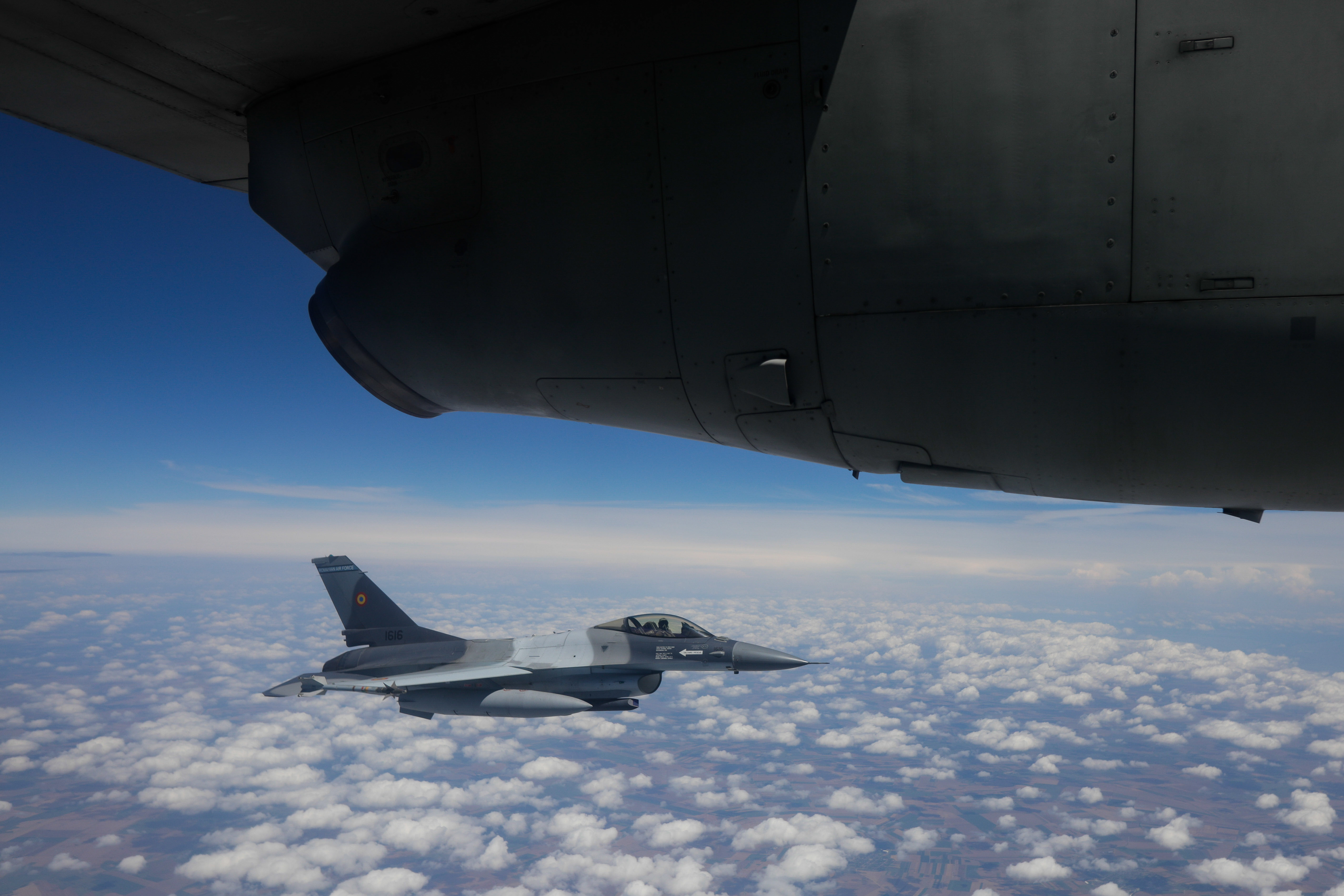 Mesaj Ro-Alert în Constanța: O „țintă aeriană” a pătruns 14 kilometri în România. Avioane F-16 și F-18 au fost ridicate în aer