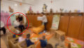 O educatoare a fost filmată în timp ce lovește brutal o fetiță de un an, într-o grădiniță din Brăila