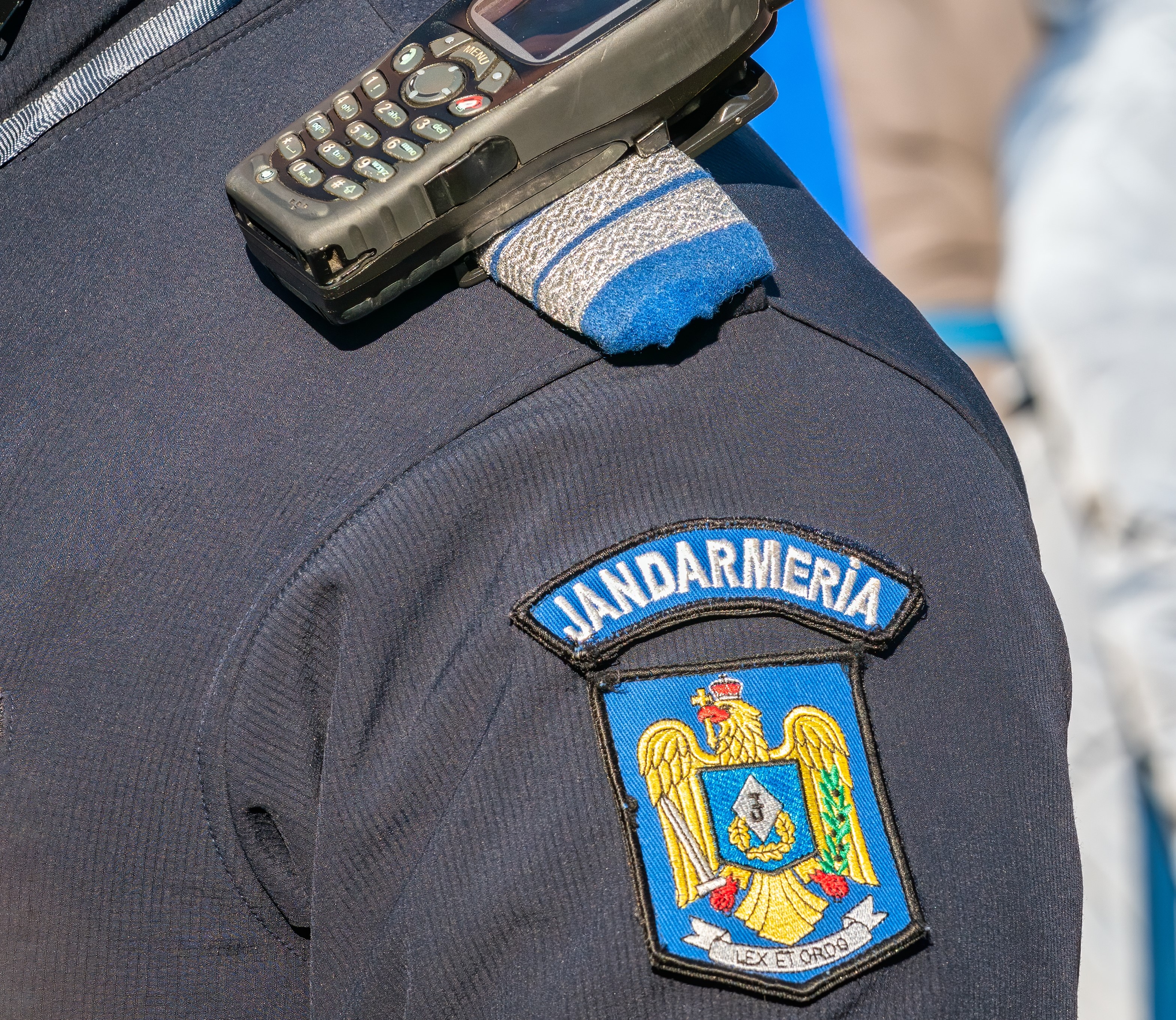 Turiști, amendați de jandarmi după ce au intrat cu mașinile într-o arie protejată