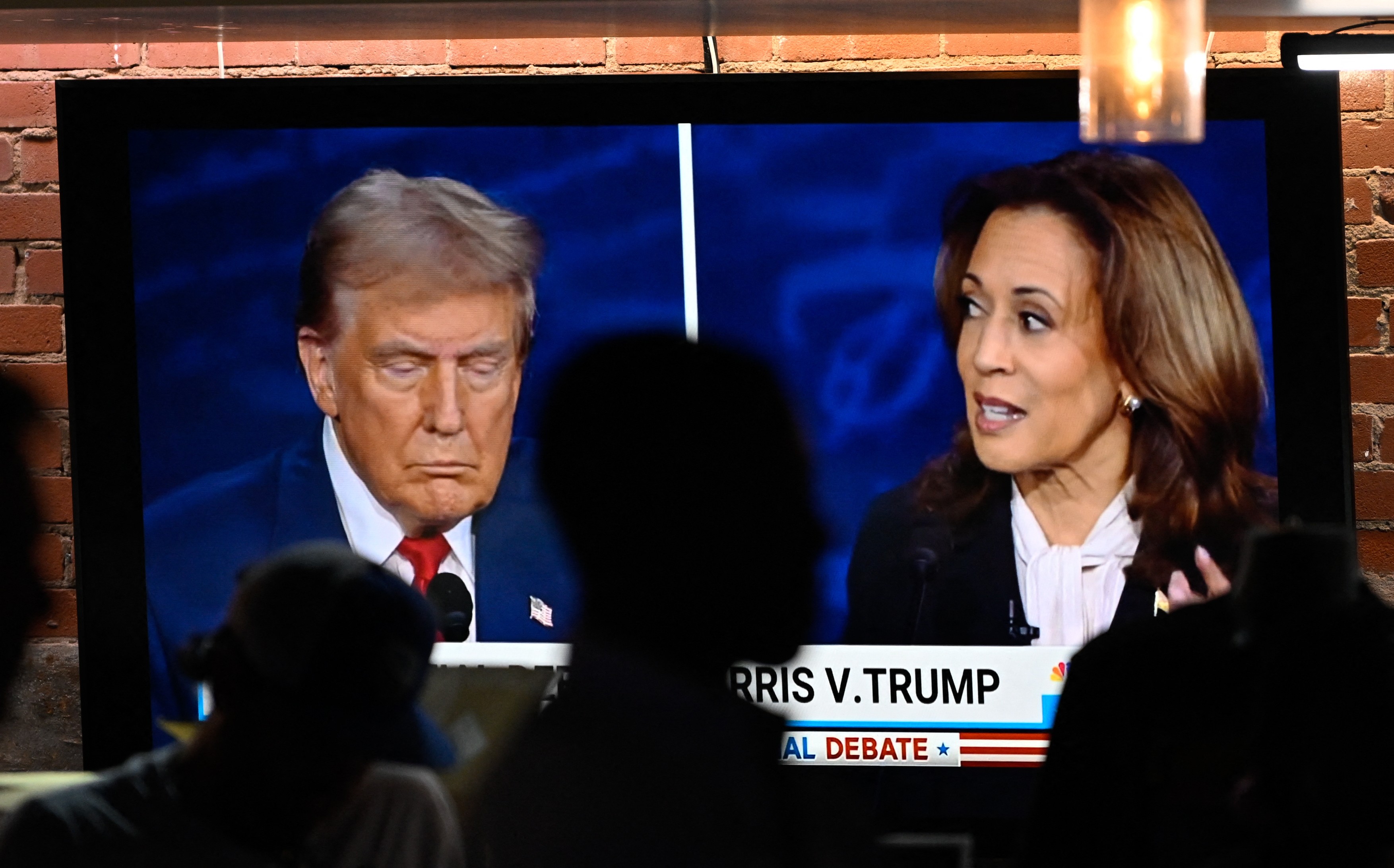 Kamala Harris sau Donald Trump? Ce spun rezultatele ultimului sondaj. Care sunt „statele-cheie” esențiale pentru victoria democraților