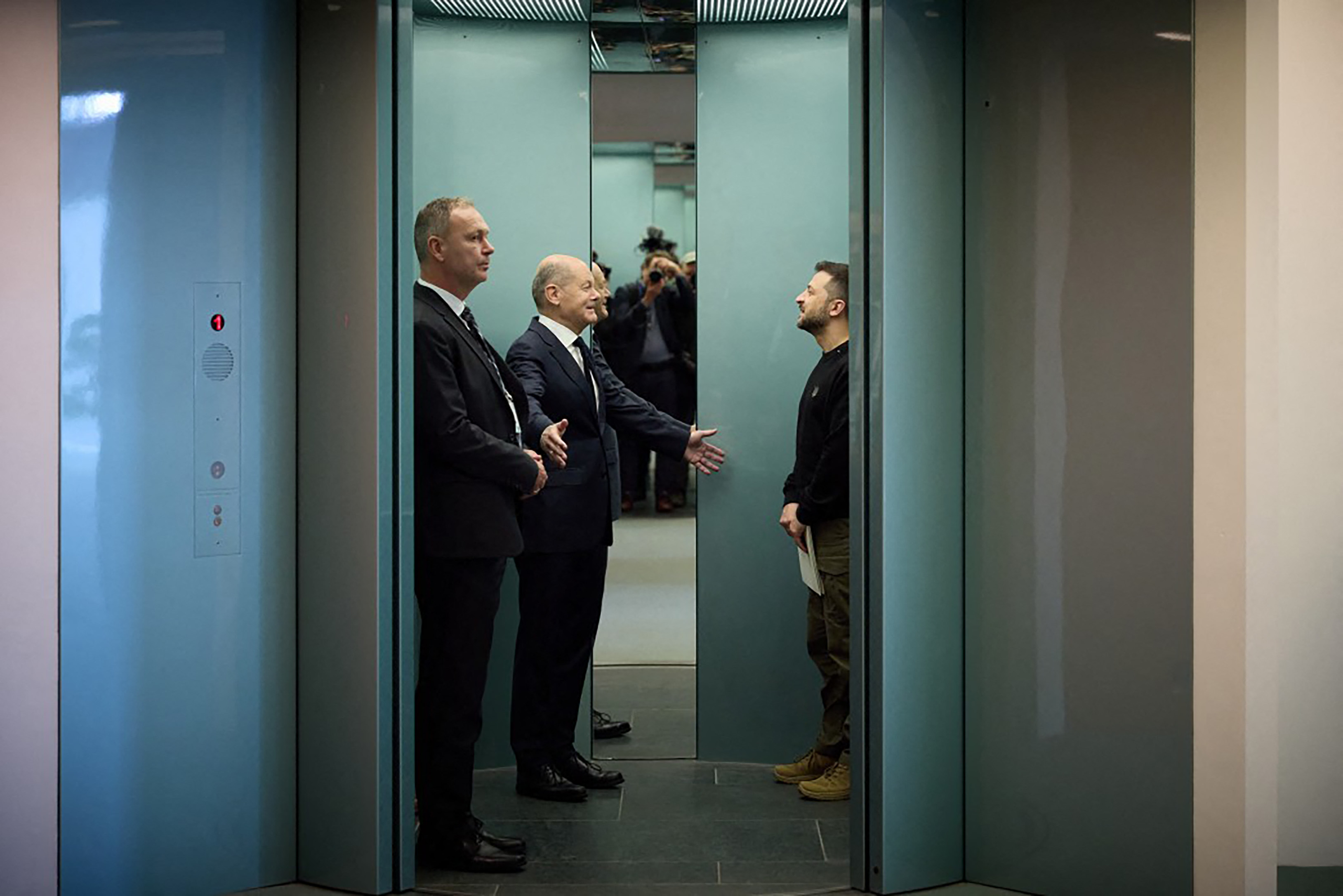 Zelenski nu i-a convins pe liderii occidentali cu „planul victoriei” Ucrainei. Scholz: „Să ne asigurăm că NATO nu devine beligerant”