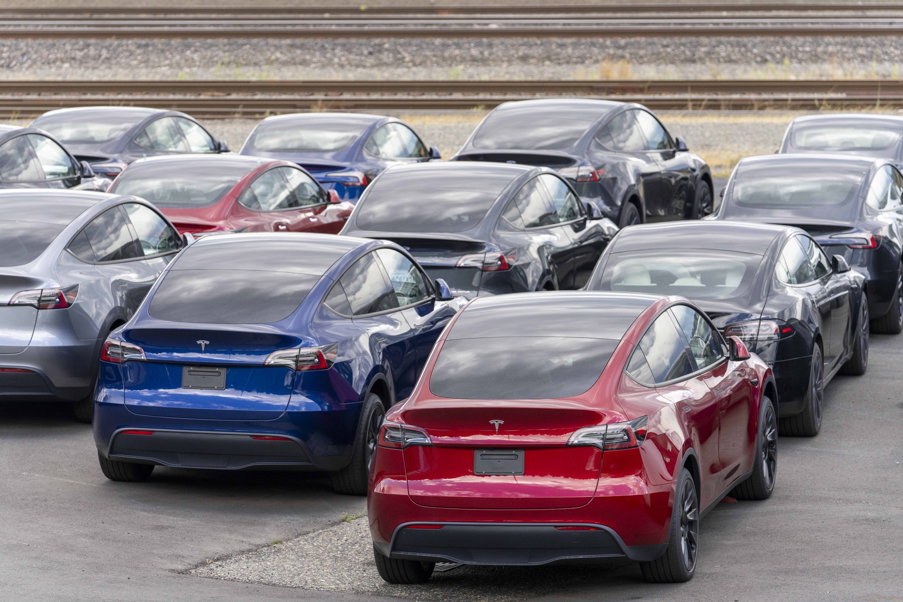 Tesla, verificată de autorități după un accident mortal cu un pieton. Ancheta vizează sistemul Full Self-Driving