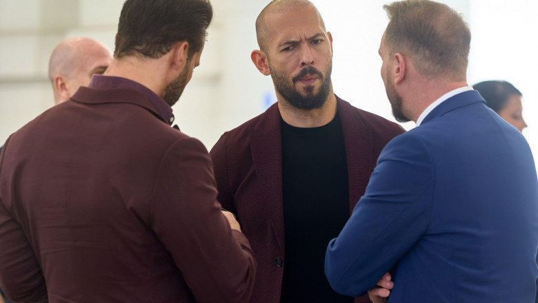 Bucharest, Romania. 15th Oct, 2024: Andrew Tate (C), his brother Tristan Tate (L) and their lawyer Eugen Constantin Vidineac (R) wait to enter the courtroom at the Bucharest Court of Appeal. Credit: Lucian Alecu/Alamy Live New