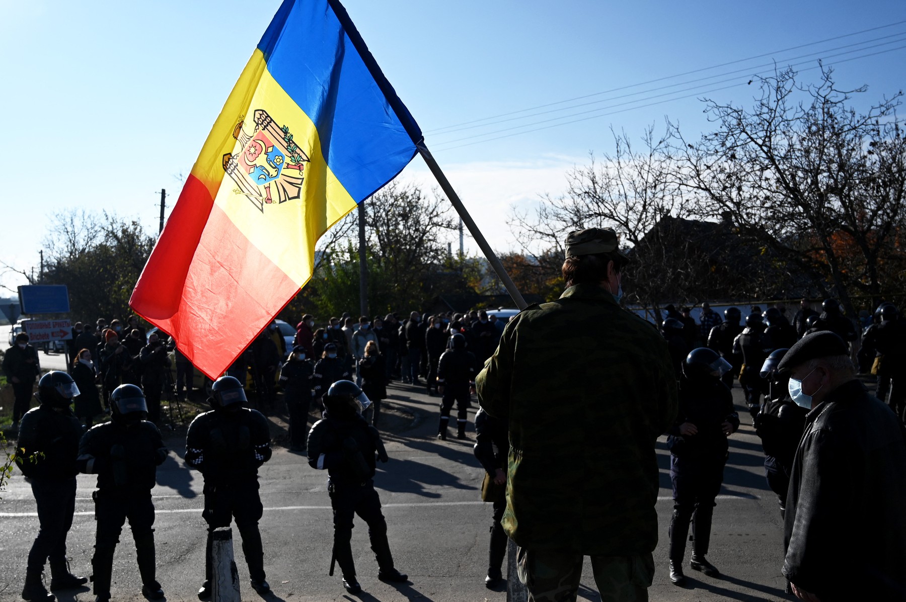 Mesaje false despre alegerile din Moldova, primite de cetățeni pe Whatsapp, înainte de deschiderea urnelor. Ce spun autoritățile