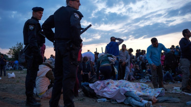 Bapska border crossing between Serbia and Croatia. 23rd September, 2015. Croatian police look on as a surge of refugees arrived at the border town of Bapska by the Serbian border. Credit: Rey T. Byhre/Alamy Live News