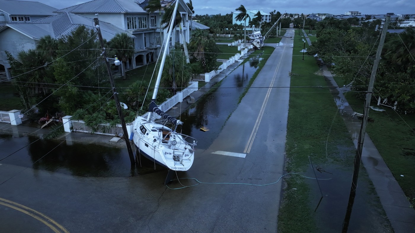 Uraganul Milton a ucis 4 oameni în Florida, unde a provocat mai multe tornade, înainte să atingă uscatul