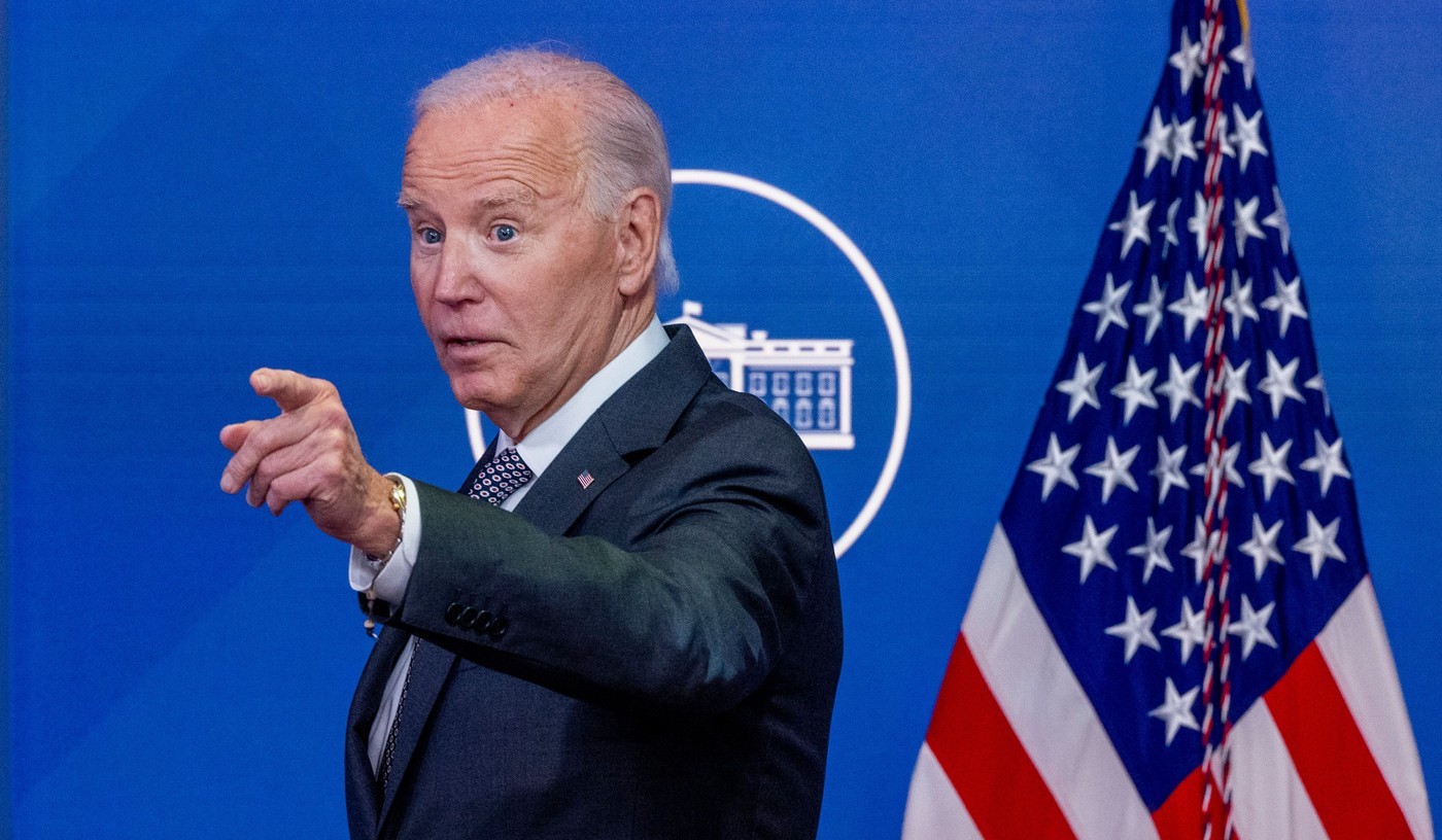 „Fă ceva cu viaţa ta, băiatul meu, ajută-i pe oamenii ăştia”. Biden îl atacă pe Trump, care acuză guvernul că fură banii sinistraților