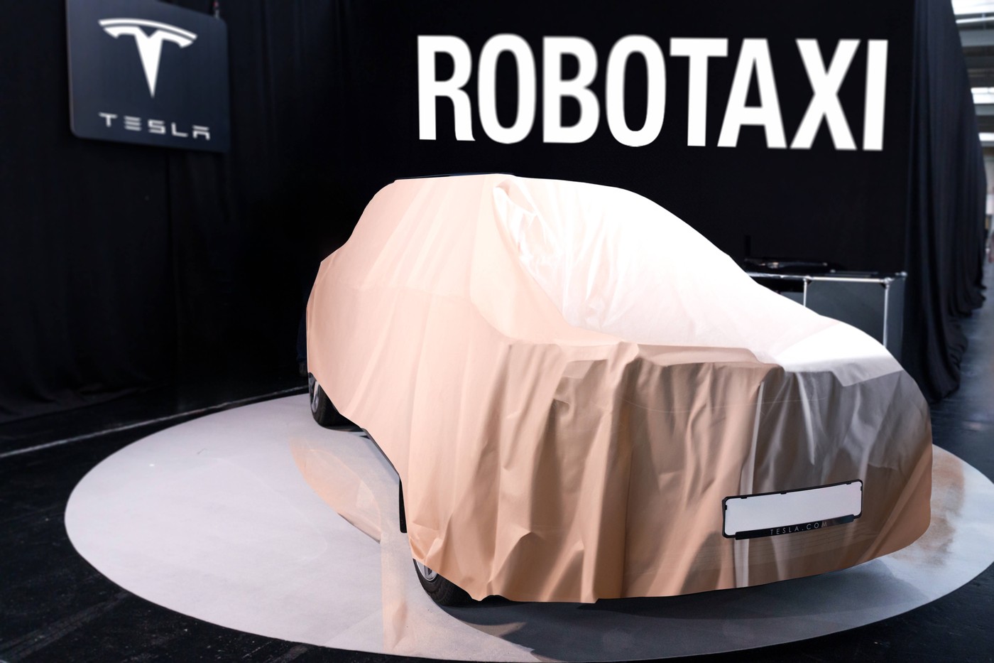 Elon Musk a prezentat un robotaxi cu două uși în formă de aripi și fără volan