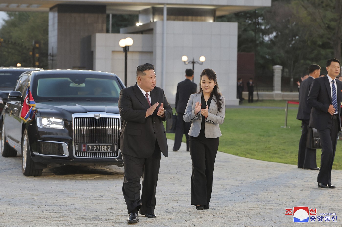 Kim Jong Un a venit cu limuzina dăruită de Putin la banchetul organizat pentru aniversarea Partidului Muncitoresc