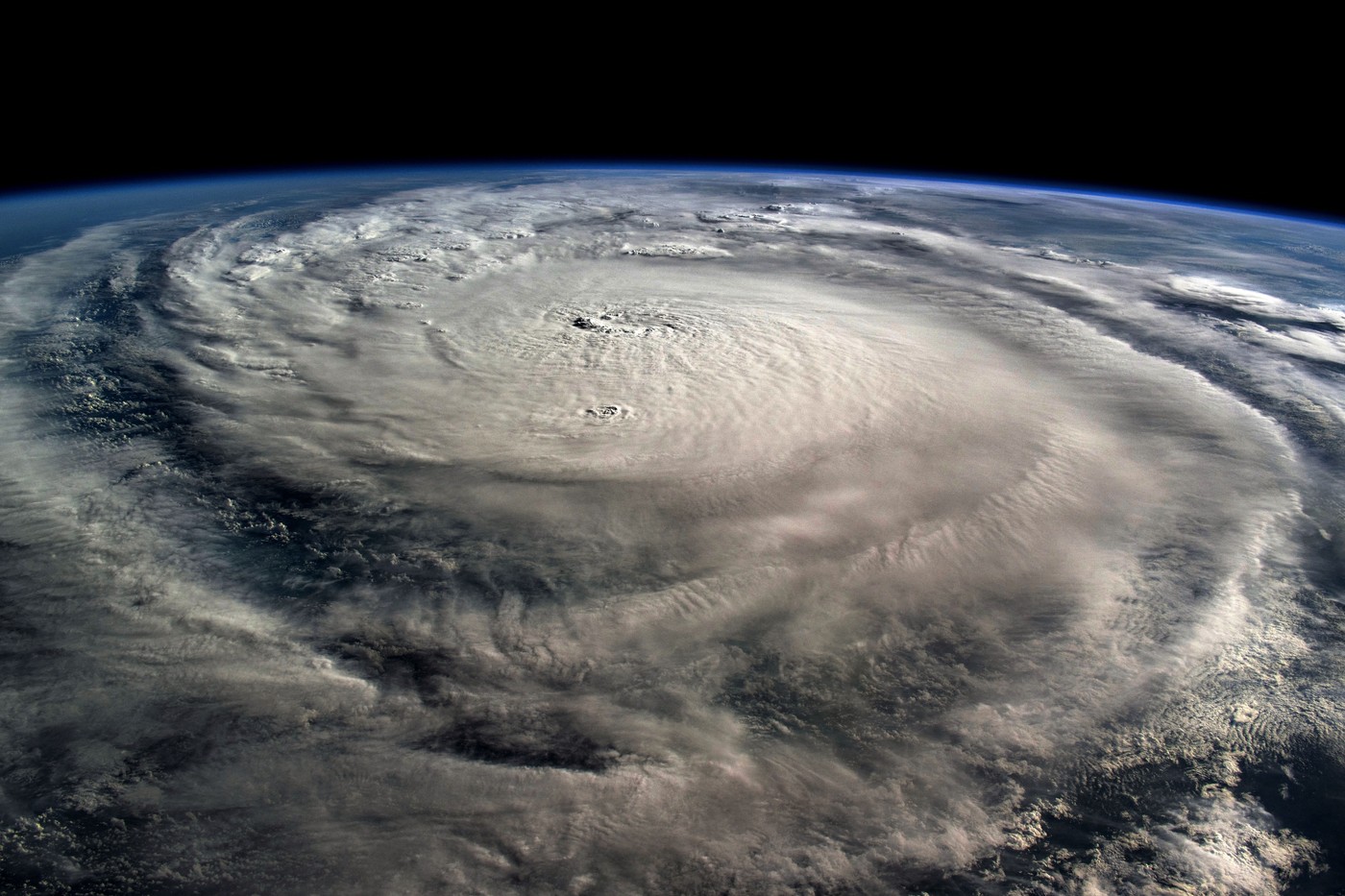 „Furtuna secolului”: De ce se produc tot mai multe uragane și inundații catastrofale în toată lumea