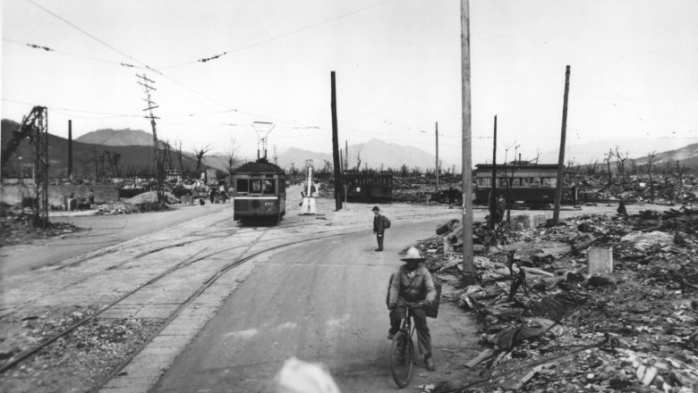 Hiroshima after the bomb / Destruction …