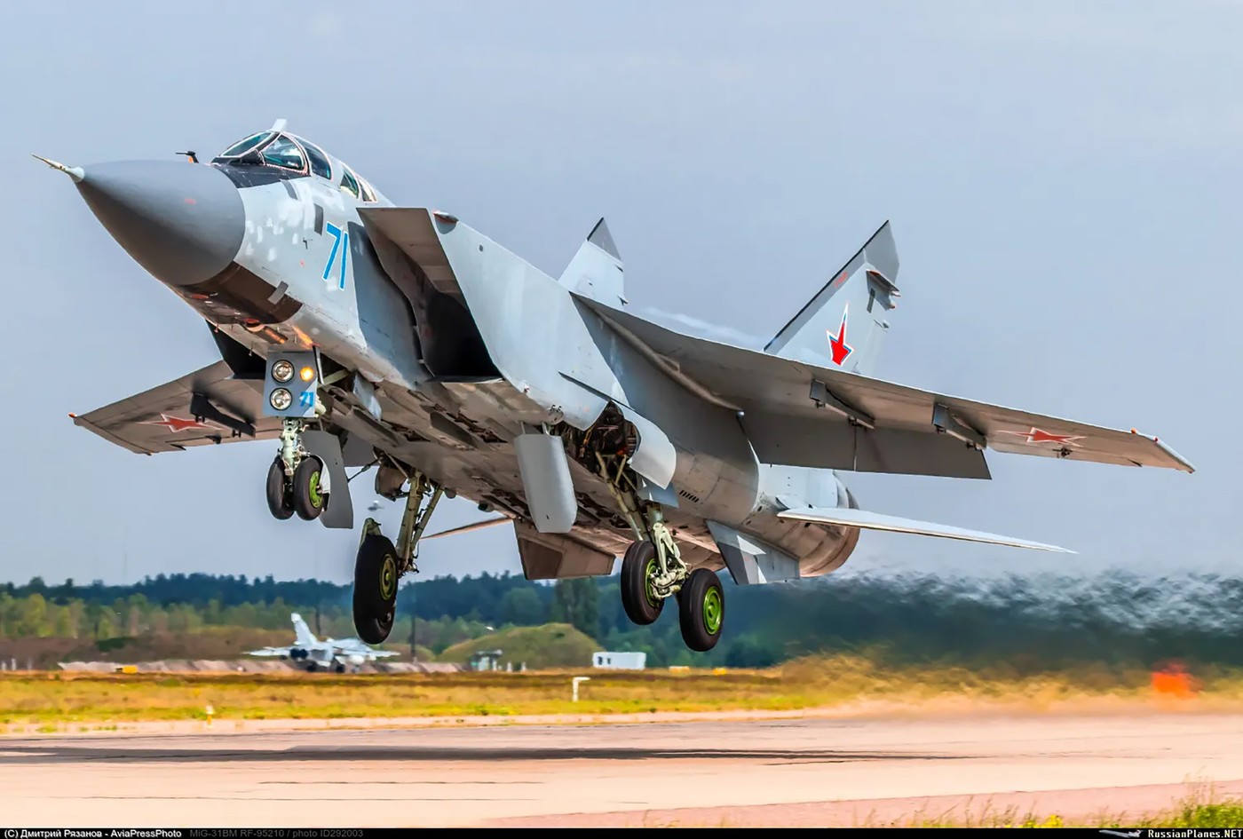 De ce mută Putin avioane MiG-31, capabile să lanseze rachete hipersonice Kinjal, în Belarus. Care sunt intențiile Rusiei