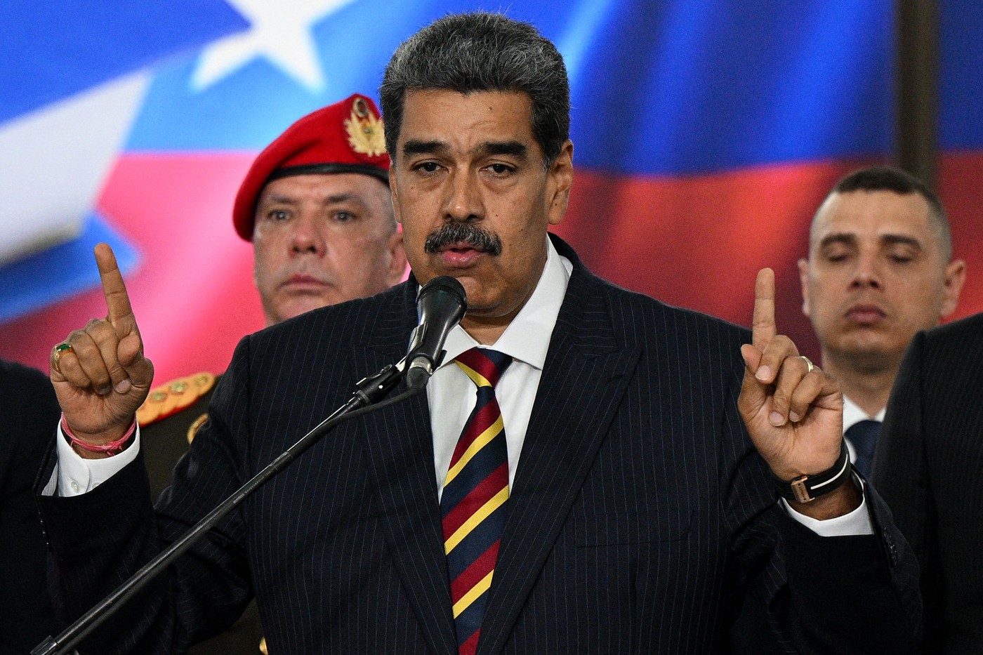 CIA, un Navy SEAL și o recompensă de 15 milioane de dolari. Cum folosește Nicolas Maduro un presupus complot al SUA împotriva sa