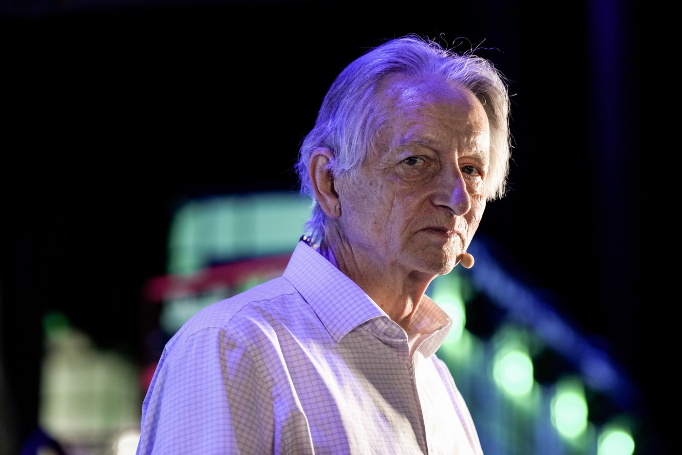 Geoffrey Hinton, avertisment după ce a primit Premiul Nobel pentru cercetarea AI: „Va fi comparabilă cu Revoluția Industrială”